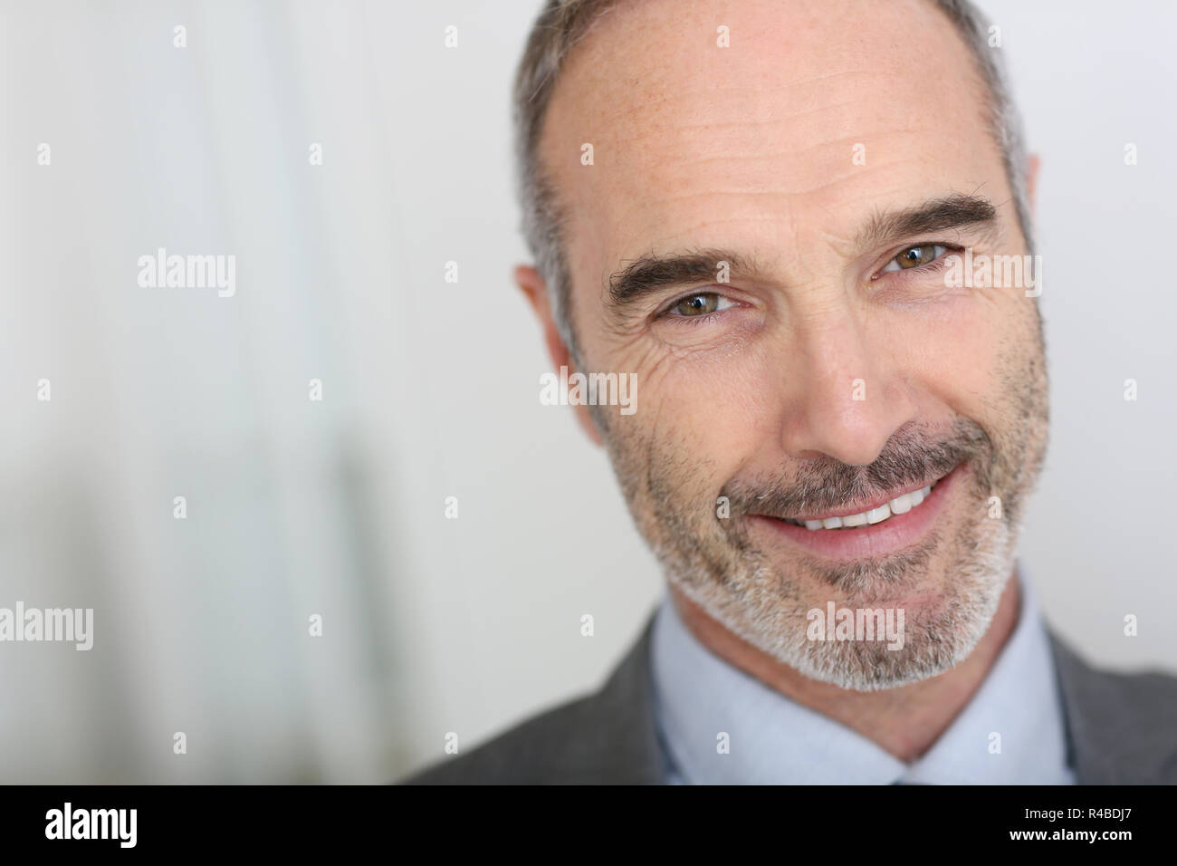 50 year old man looking for work hi-res stock photography and images ...