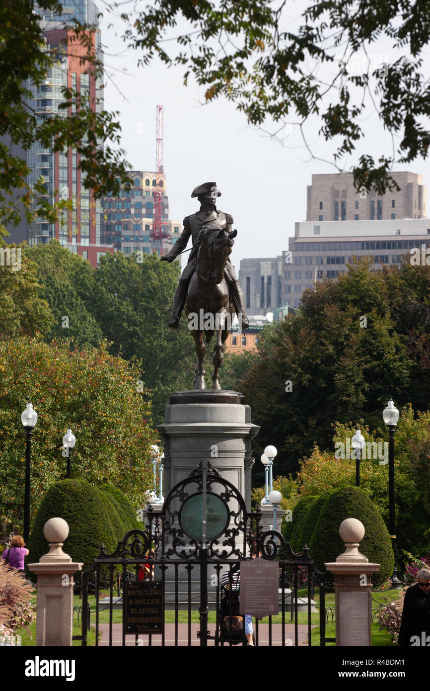 The Washington statue at the Arlington Street entrance at the