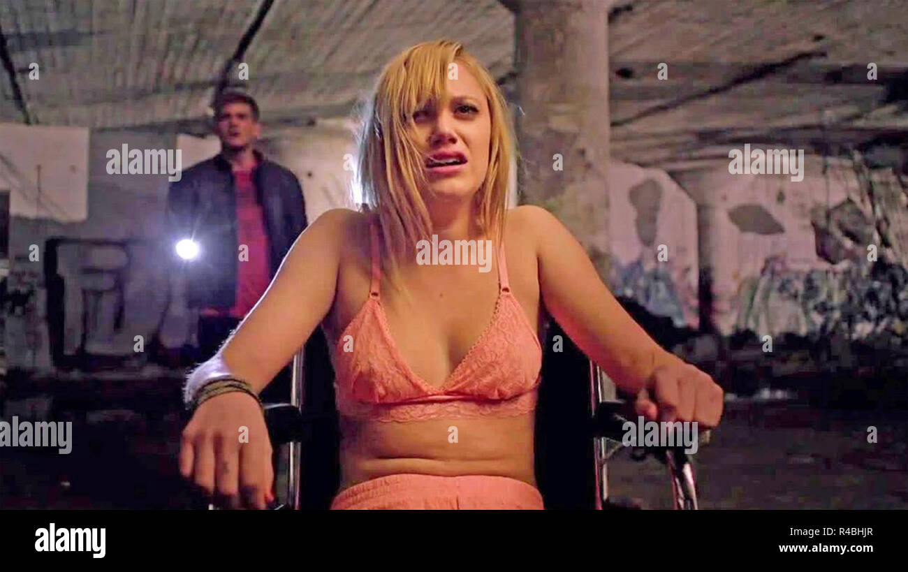 Maika Monroe High Resolution Stock Photography And Images Alamy