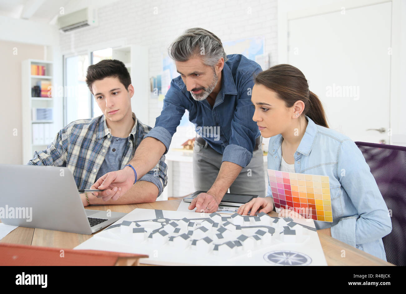 Teacher with students in architecture school Stock Photo - Alamy
