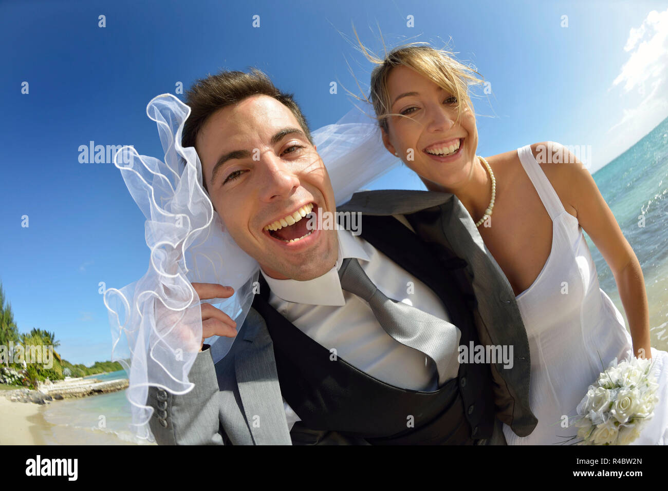 Just married couple walking on the beach Stock Photo - Alamy