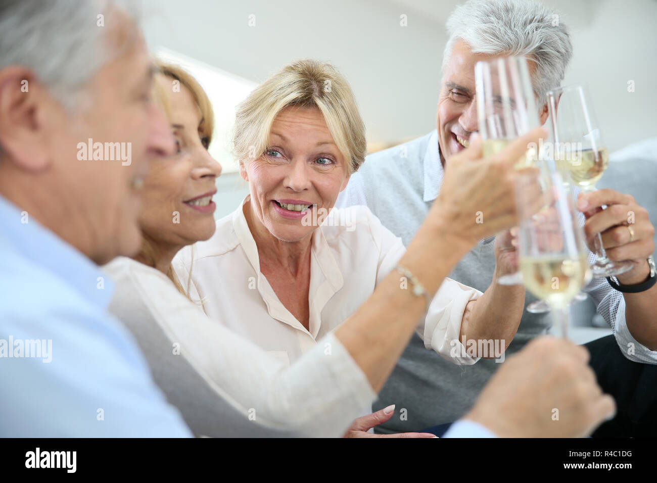 Group older women sofa hi-res stock photography and images - Alamy