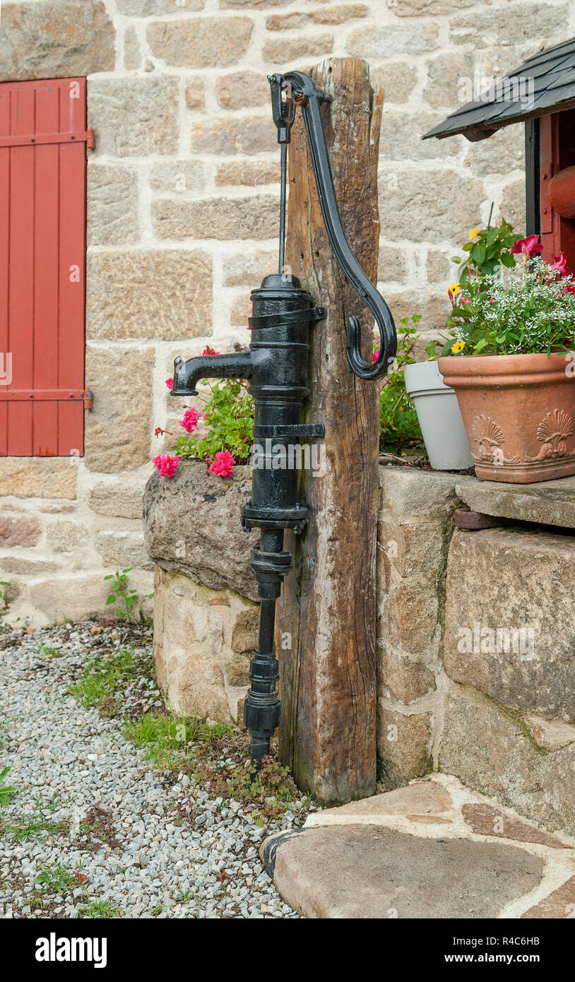 historic water pump Stock Photo Alamy