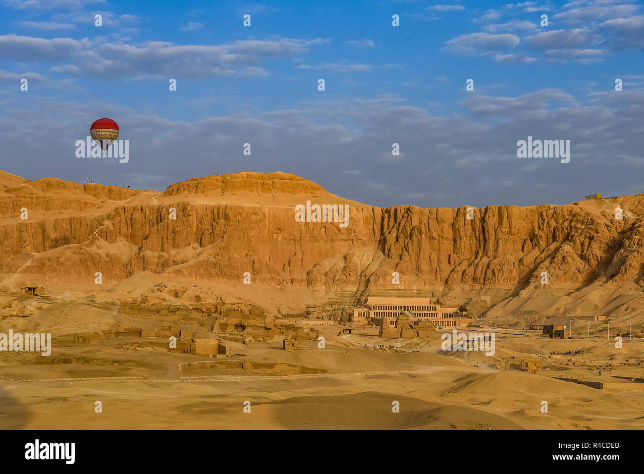 Hot air ballon over the temple of Hatshepsut , the Deir al-Bahari complex and  tombs in the queens valley, Luxor, Egypt, October 22, 2018 Stock Photo