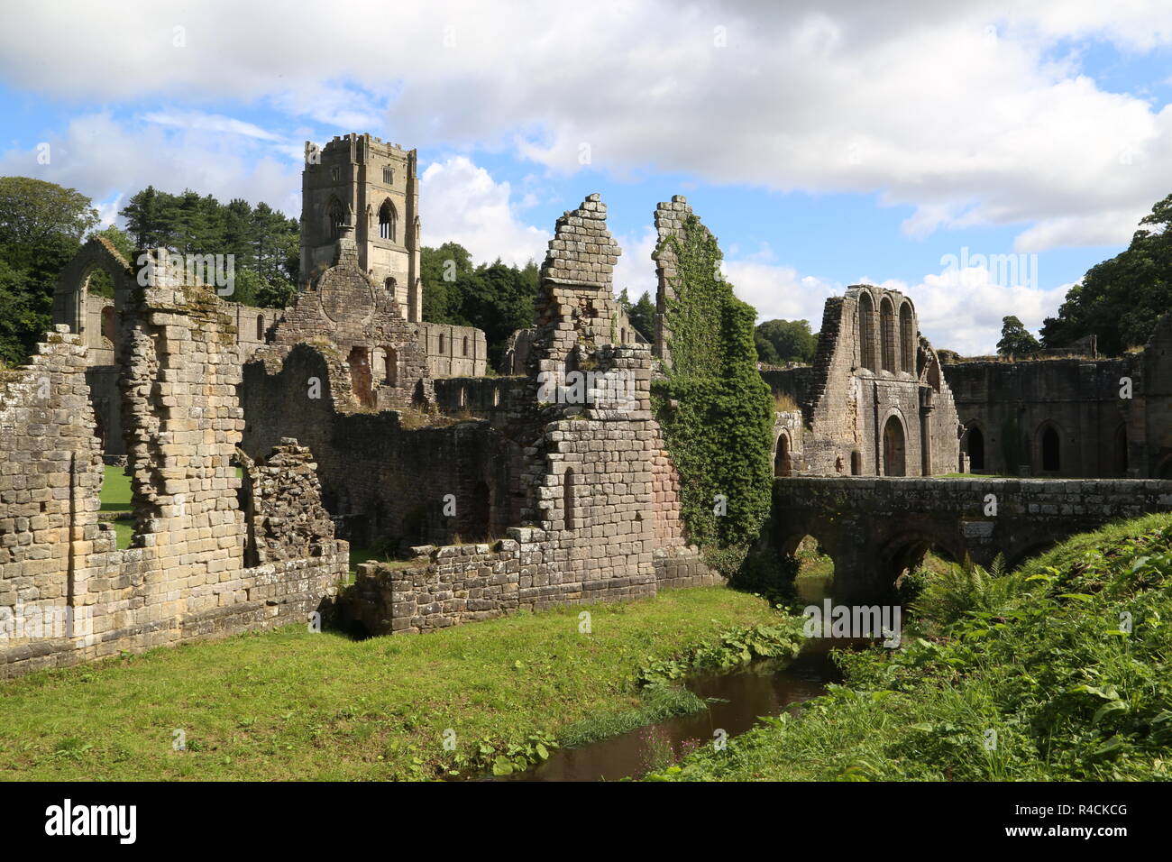 Fountain abbey yorkshire hires stock photography and images Alamy
