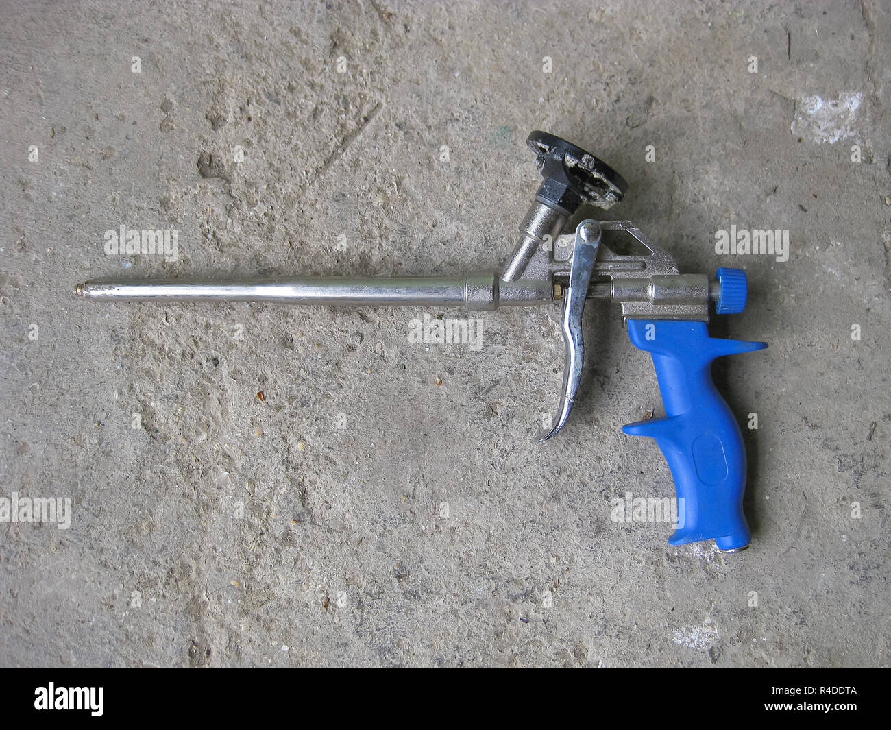 Gun foam. Pistol for adhesive foam Stock Photo Alamy