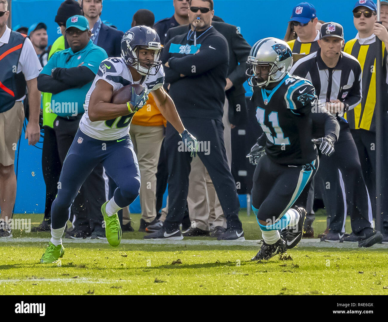 Seattle, WA, USA. 16th Oct, 2022. Seattle Seahawks wide receiver Tyler  Lockett (16) runs a route during an NFL football game in Seattle, WA. Sean  Brown/CSM/Alamy Live News Stock Photo - Alamy