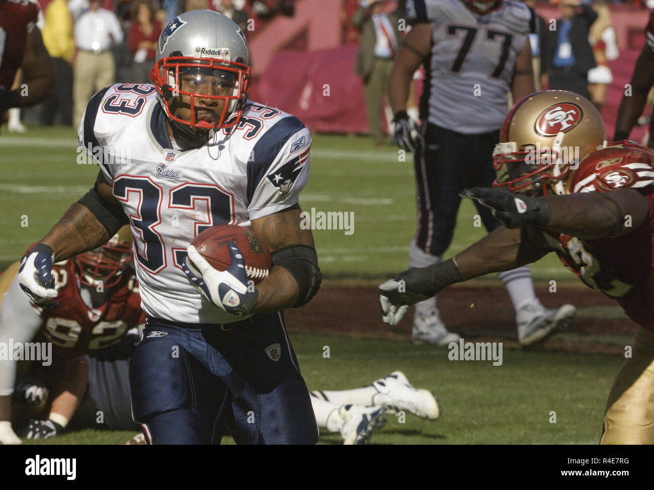 San Francisco, California, USA. 5th Oct, 2008. New England Patriots running back Kevin Faulk #33 run past San Francisco 49ers cornerback Nate Clements #22 on Sunday, October 5, 2008 at Candlestick Park, San Francisco, California. Patriots defeated the 49ers 30-21. Credit: Al Golub/ZUMA Wire/Alamy Live News Stock Photo