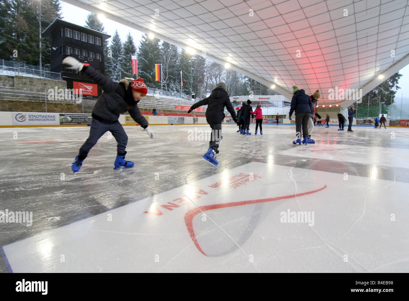 Schierke, Germany. 20th Nov, 2018. Children skate on the ice rink of the  Schierker Feuerstein Arena. As of today it is possible to run on runners  again every day. The Schierker Feuerstein