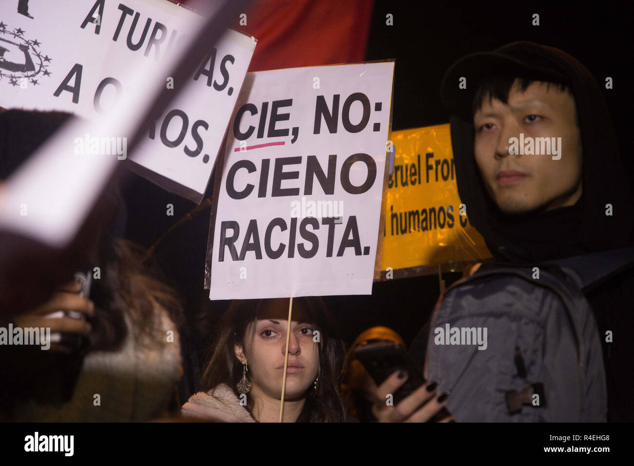 Madrid, Spain. 27th Nov, 2018. A protester seen holding a placard during the protest.Demonstration was held in front of the Immigration Detention Centre to demand for the closure of this centre and the rest in Europe for treating undocumented immigrants as criminals, depriving them of freedom, against Human Rights and for the racist treatment in them. Credit: Lito Lizana/SOPA Images/ZUMA Wire/Alamy Live News Stock Photo