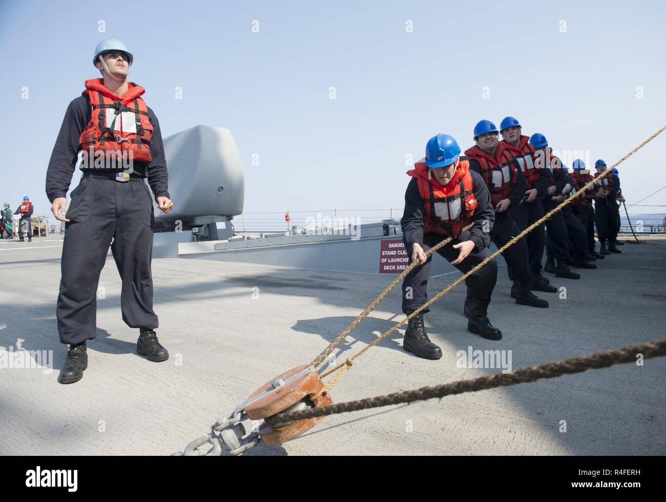 MEDITERRANEAN SEA (May 4, 2017) Sailors heave line aboard the Arleigh Burke-class guided-missile destroyer USS Ross (DDG 71) during a replenishment-at-sea with the fleet replenishment oiler USNS Big Horn (T-AO 198). Ross is forward-deployed to Rota, Spain, conducting naval operations in the U.S. 6th Fleet area of operations in support of U.S. national security interests in Europe and Africa. Stock Photo