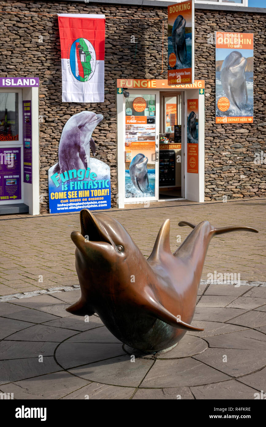 Dingle town Ireland Fungie the dolphin statue monument, Dingle, County Kerry, Ireland Stock Photo