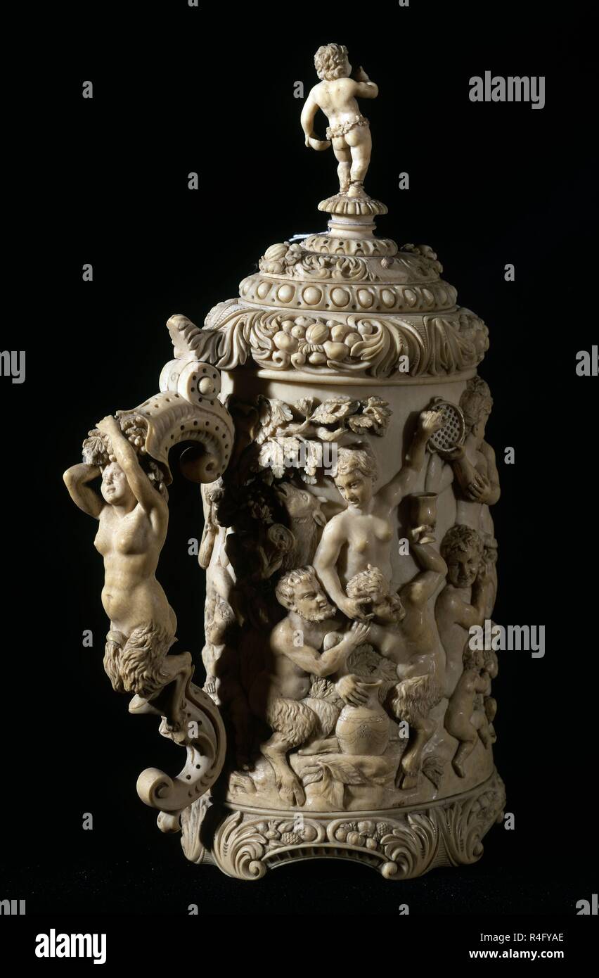 JARRA DE MARFIL. Location: PRIVATE COLLECTION. Stock Photo