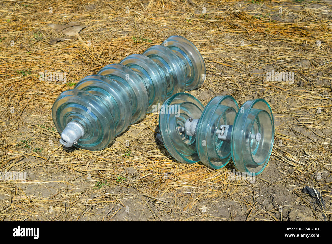 Highvoltage insulators of glass insulators. Installation of high