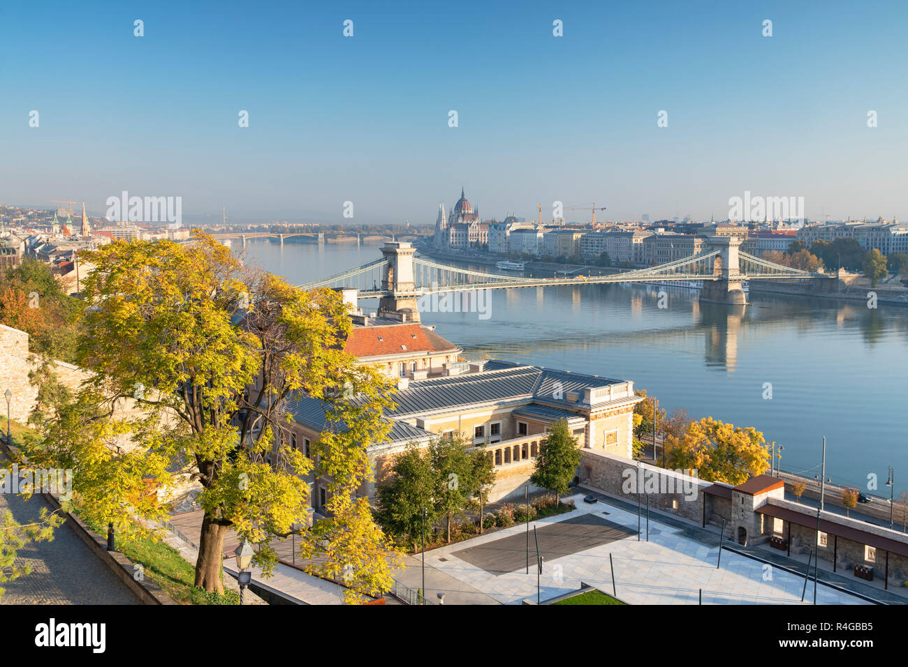 Chain Bridge (Szechenyi Bridge) and Parliament Building, Budapest, Hungary Stock Photo