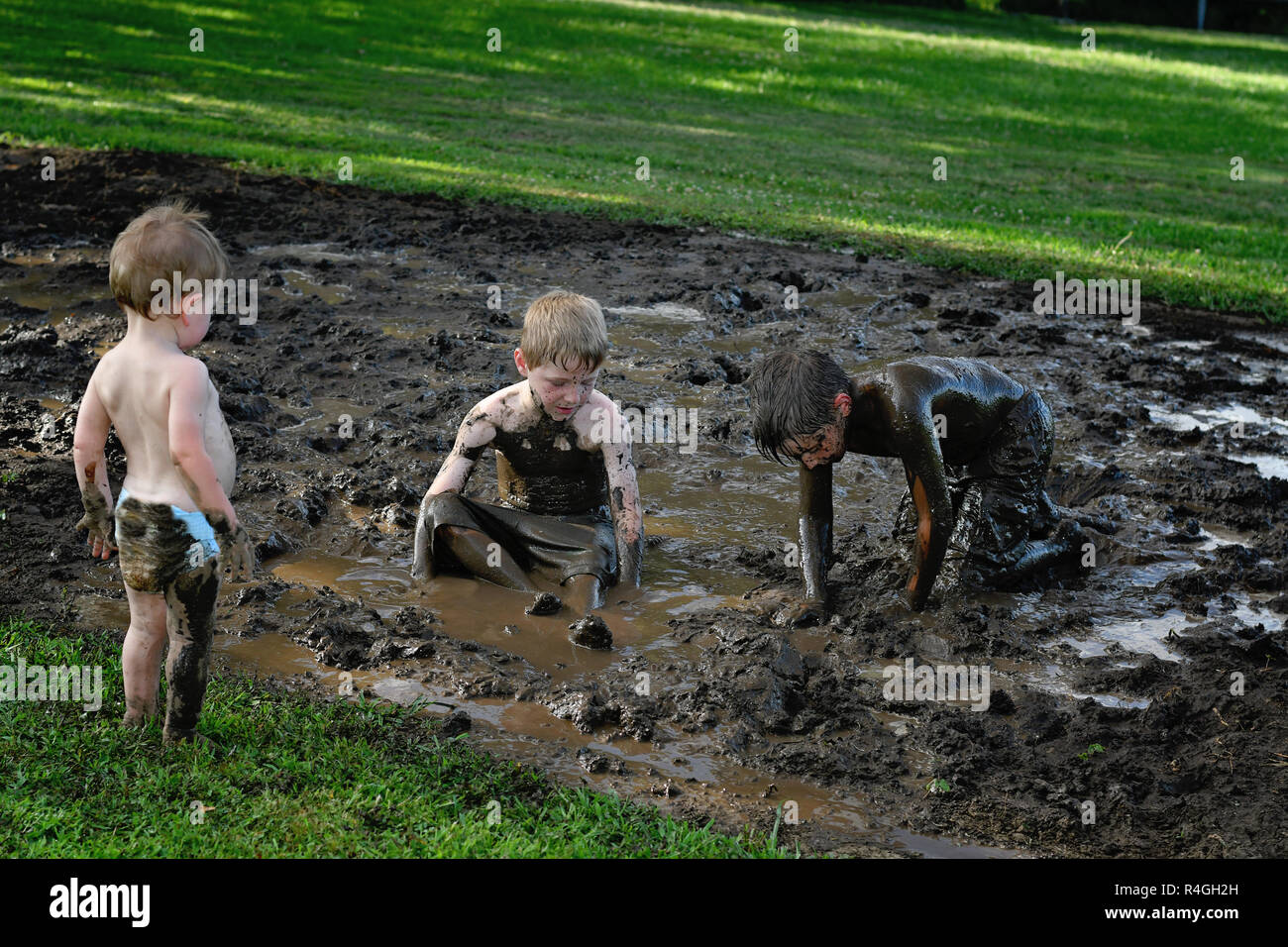 Playing in the mud hi-res stock photography and images - Alamy