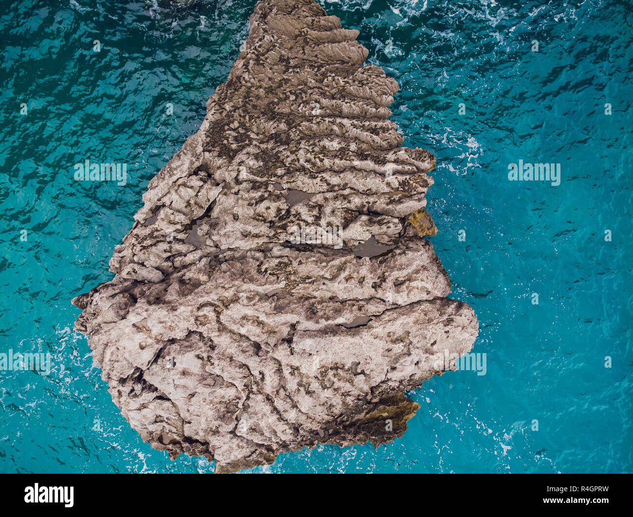 Aerial top view of sea waves hitting rocks Stock Photo - Alamy