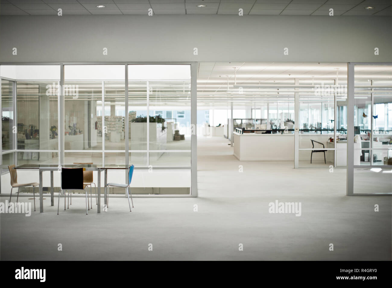 Open plan office interior hi-res stock photography and images - Alamy