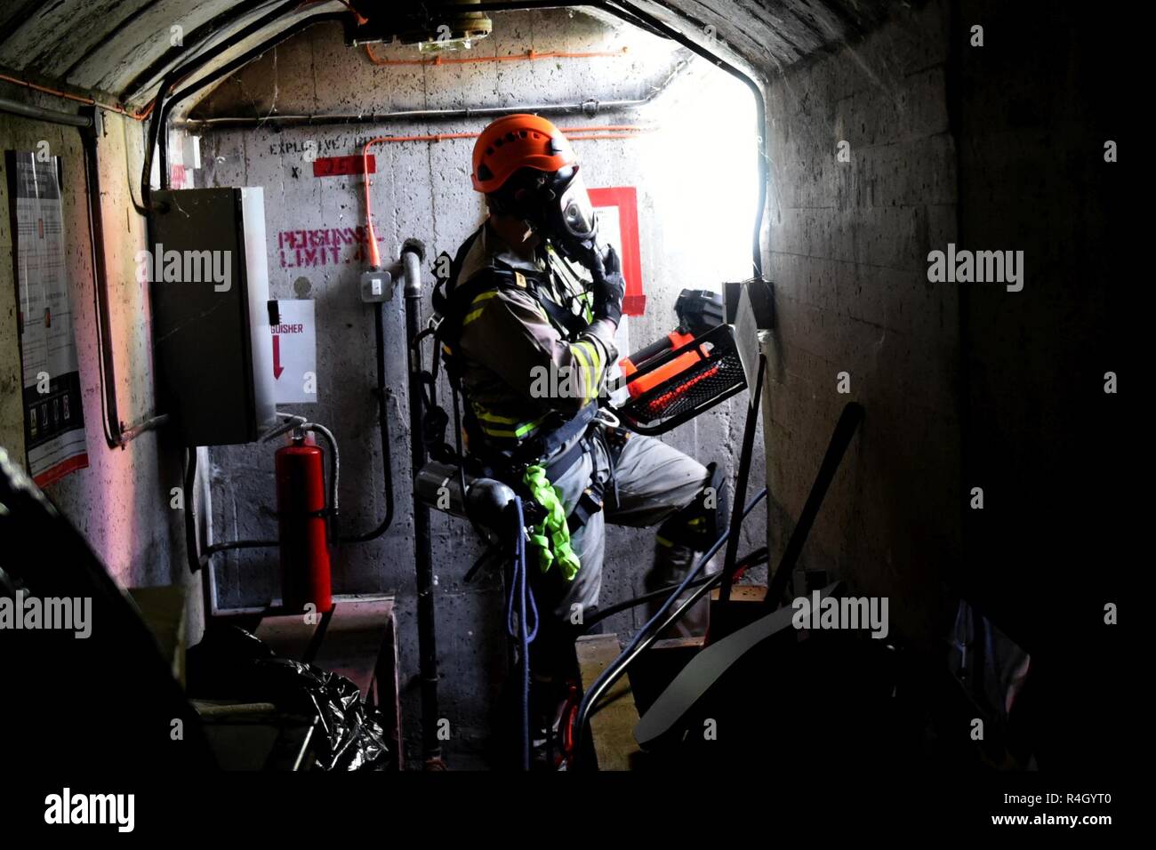 Confined Space Entry Stock Photos & Confined Space Entry Stock Images ...