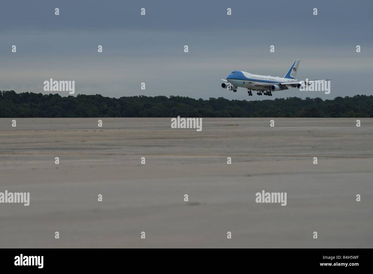 Air Force One arrives at Joint Base Andrews, Md., Sept. 27, 2018. The
