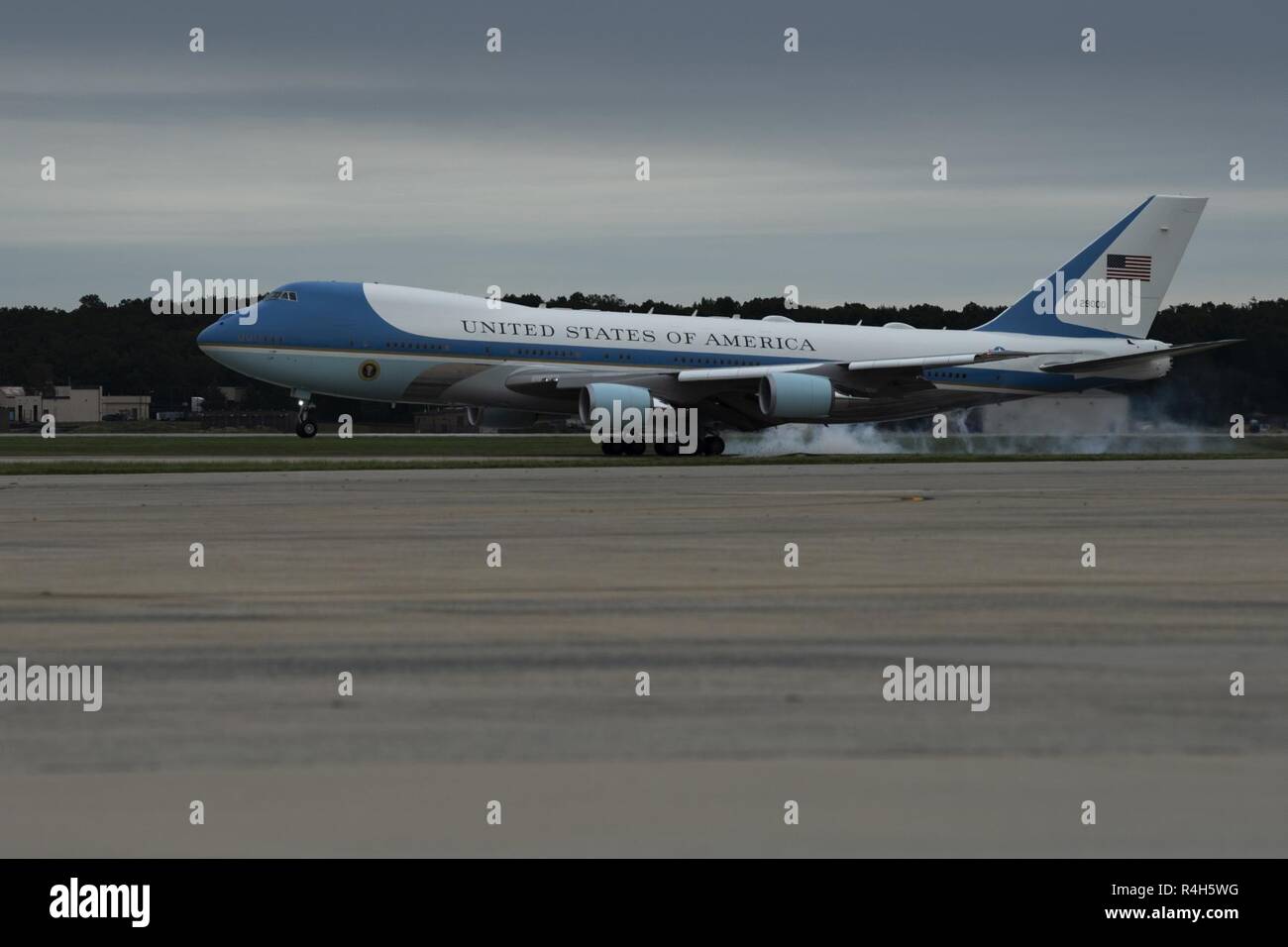 Air Force One arrives at Joint Base Andrews, Md., Sept. 27, 2018. The