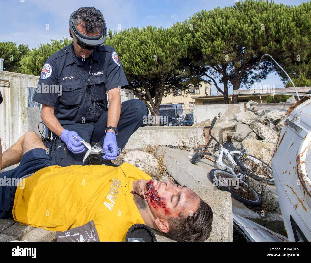SAN FRANCISCO (Oct. 3, 2018) Anthony Roman (left), a paramedic assigned to San Francisco’s American Medical Response, prepares to insert an IV into the arm of a simulated patient using augmented reality glasses as part of a tele-medical training exercise during San Francisco Fleet Week (SFFW) 2018. SFFW is an opportunity for the American public to meet their Navy, Marine Corps and Coast Guard teams and experience America's sea services. During fleet week, service members participate in various community service events, showcase capabilities and equipment to the community, and enjoy the hospita Stock Photo