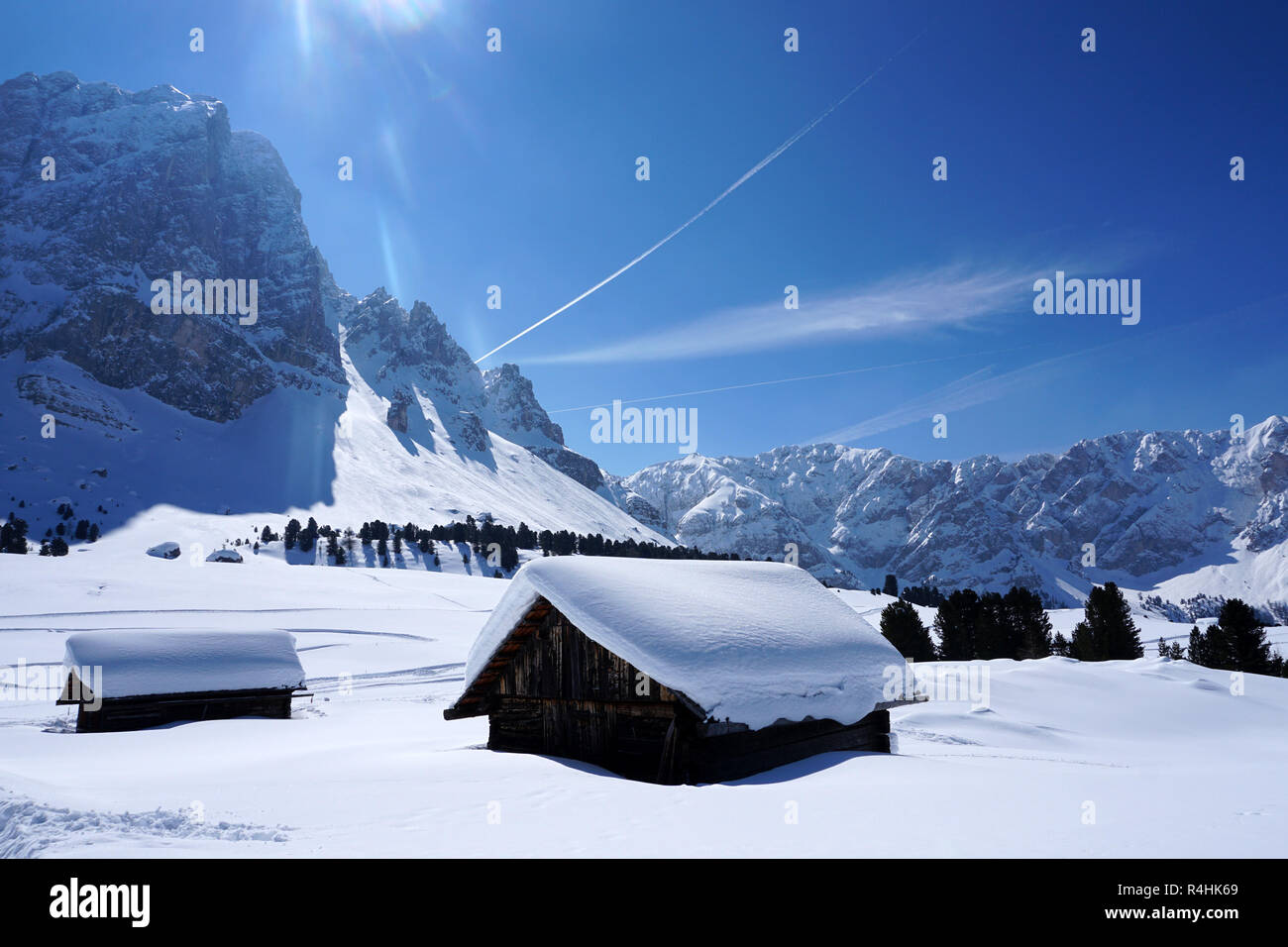 Isolated wood mountain house cabin hut covered by snow Stock Photo - Alamy