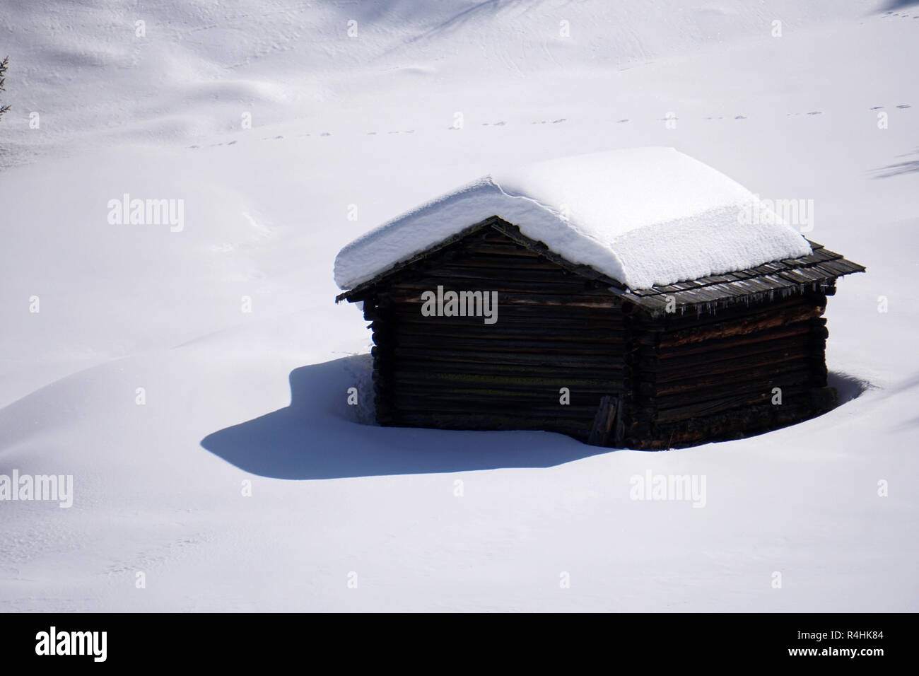 Isolated wood mountain house cabin hut covered by snow Stock Photo - Alamy
