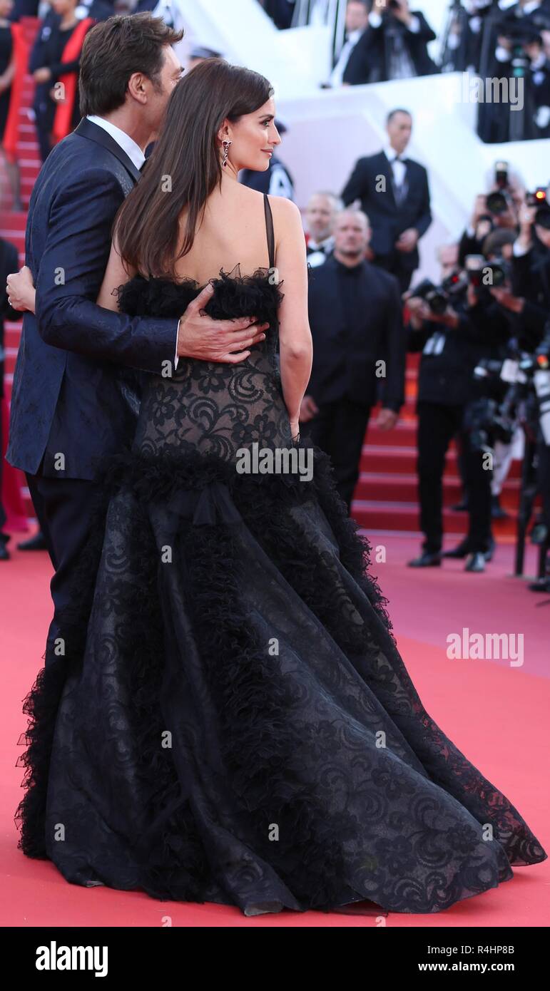 CANNES, FRANCE – MAY 08, 2018: Javier Bardem and Penelope Cruz on the red carpet for the 'Todos lo saben' screening at the 71th Festival de Cannes Stock Photo