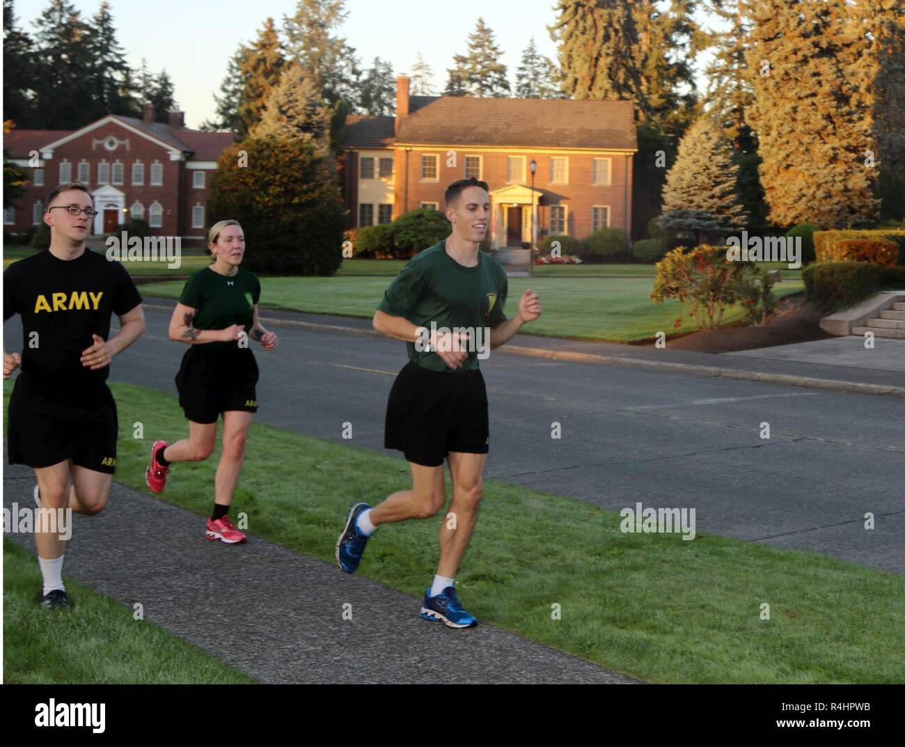 Sgt. William Ezzard, center, leads a training run with Specialists Nicholas Brown and Emma Larson on Joint Base Lewis-McChord. Ezzard, a paralegal NCO with 42nd Military Police Brigade, is one of three brigade Soldiers who will represent Joint Base Lewis-McChord at the Army Ten Miler race in Washington, D.C. Stock Photo