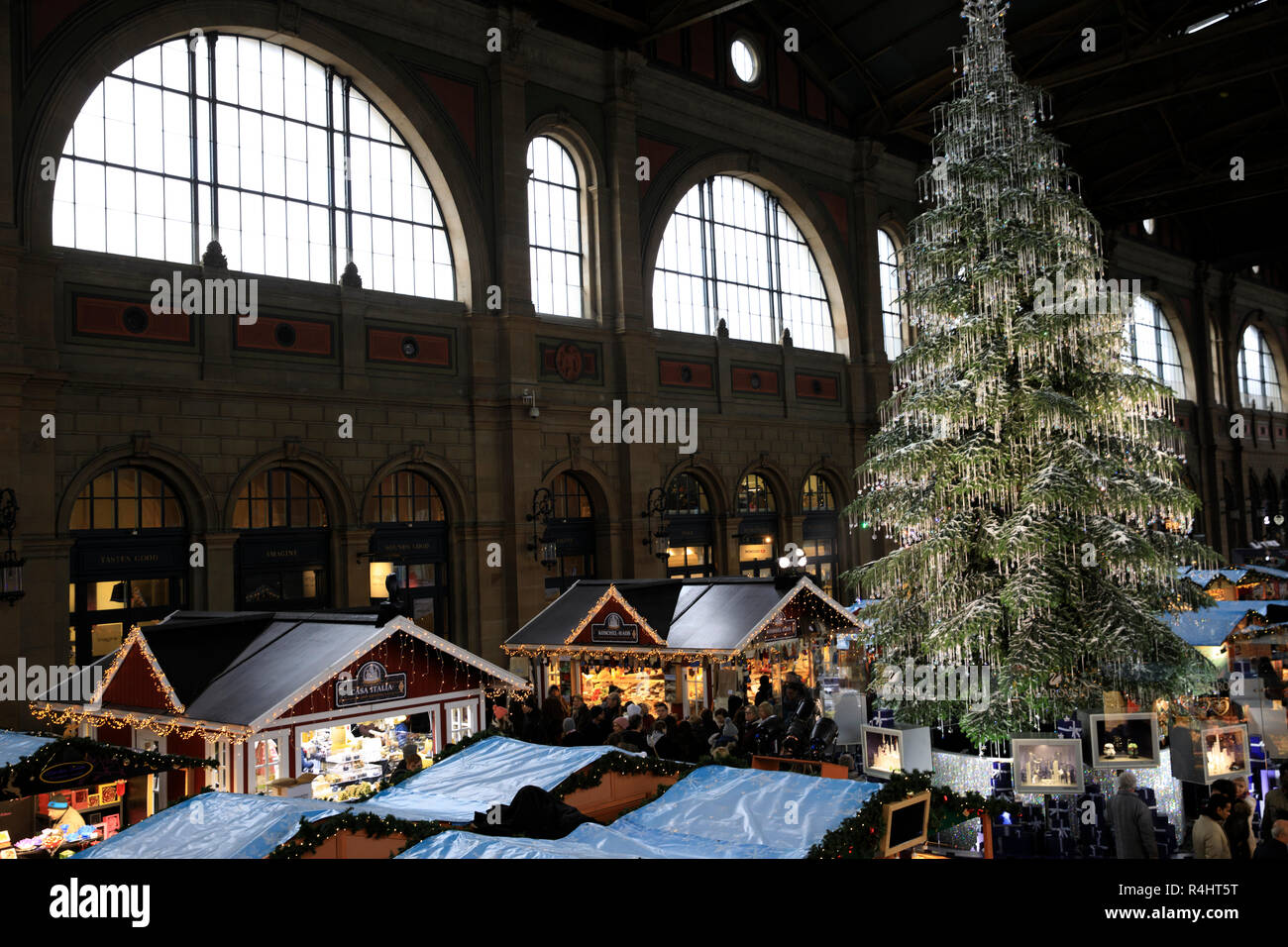 Christmas market at Zurich train station, Zurich, Switzerland, Europe Stock  Photo - Alamy