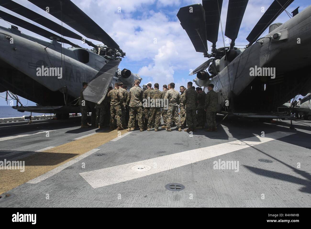 Marines with Company F, Battalion Landing Team, 2nd Battalion, 5th Marines, tour a CH-53E Super Stallion helicopter aboard  the amphibious assault ship USS Wasp (LHD 1), underway in the South China Sea, Sept. 26, 2018. BLT 2/5 is the Ground Combat Element for the 31st Marine Expeditionary Unit, currently underway aboard the Wasp as part of a regularly-scheduled patrol of the Indo-Pacific region. Company F, the helicopter-borne raid element with BLT 2/5, partner with the pilots and crew of Marine Medium Tiltrotor Squadron 262 (Reinforced) to conduct amphibious training and operations while unde Stock Photo