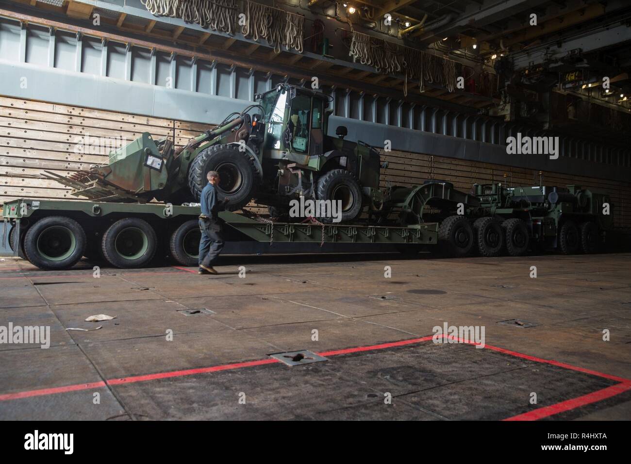 50th Loading 50 ton trailer hi-res stock photography and images - Alamy