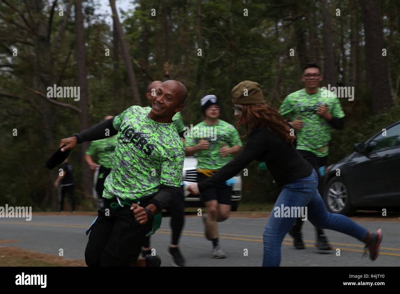 Lunging soldier hires stock photography and images Alamy