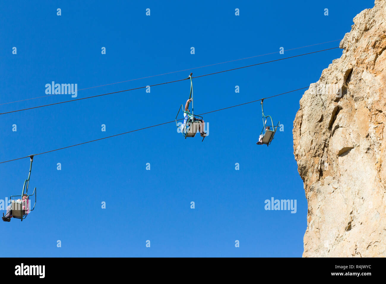 Needles Chairlift cables and cable cars near the top of the cliffs above Alum Bay Cliffs. Chairlift takes visitors to the beach & the bay. Isle of Wight. UK (98) Stock Photo