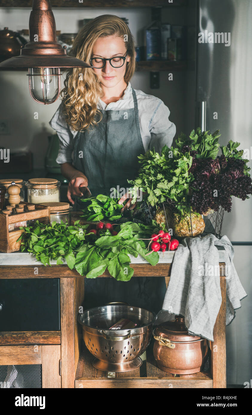 Concrete apron hires stock photography and images Alamy