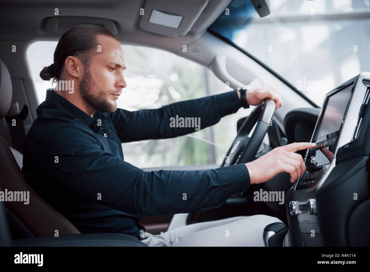 Businessman car sharing hi-res stock photography and images - Alamy