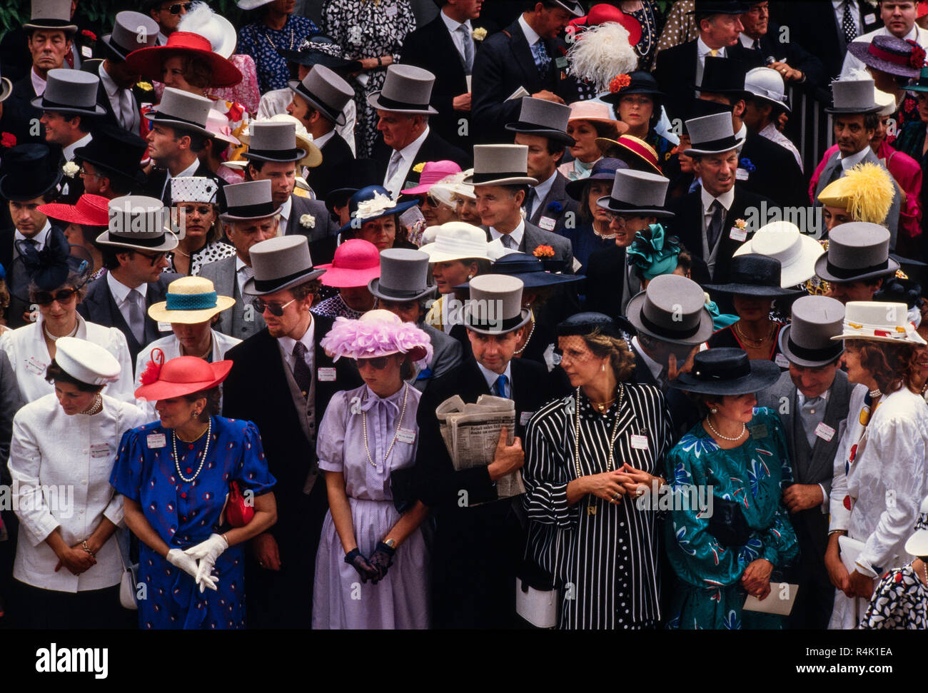 Ascot Races England UK 1986 scanned in 2018 the British Royal Family arrive and walk about at Royal Ascot in 1986 Members of the public dressed in fine hats and top hats and Tails for the men at Royal Ascot. Stock Photo