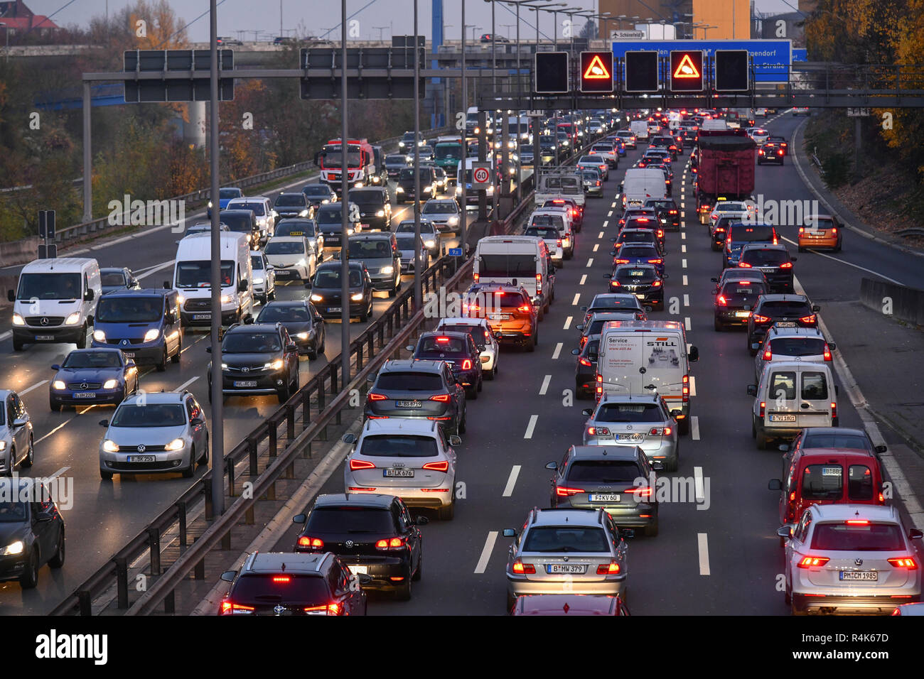 Town Highway A 100 Village Wilmers Berlin Germany Stadtautobahn A 100 Wilmersdorf Deutschland Stock Photo Alamy