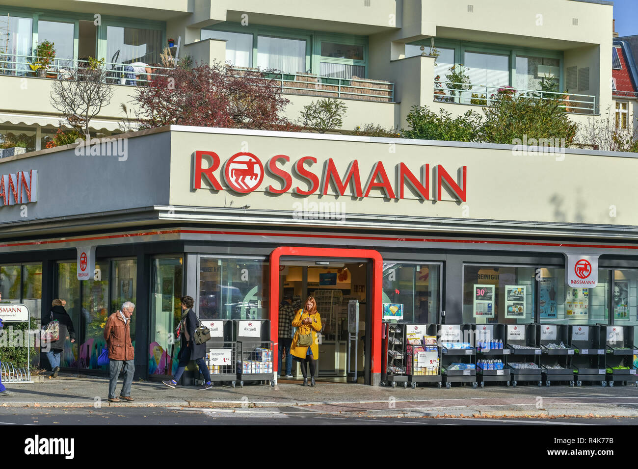 Rossmann chemist's shop, wide street, village Wilmers, Berlin, Germany,  Rossmann Drogerie, Breite Strasse, Wilmersdorf, Deutschland Stock Photo -  Alamy