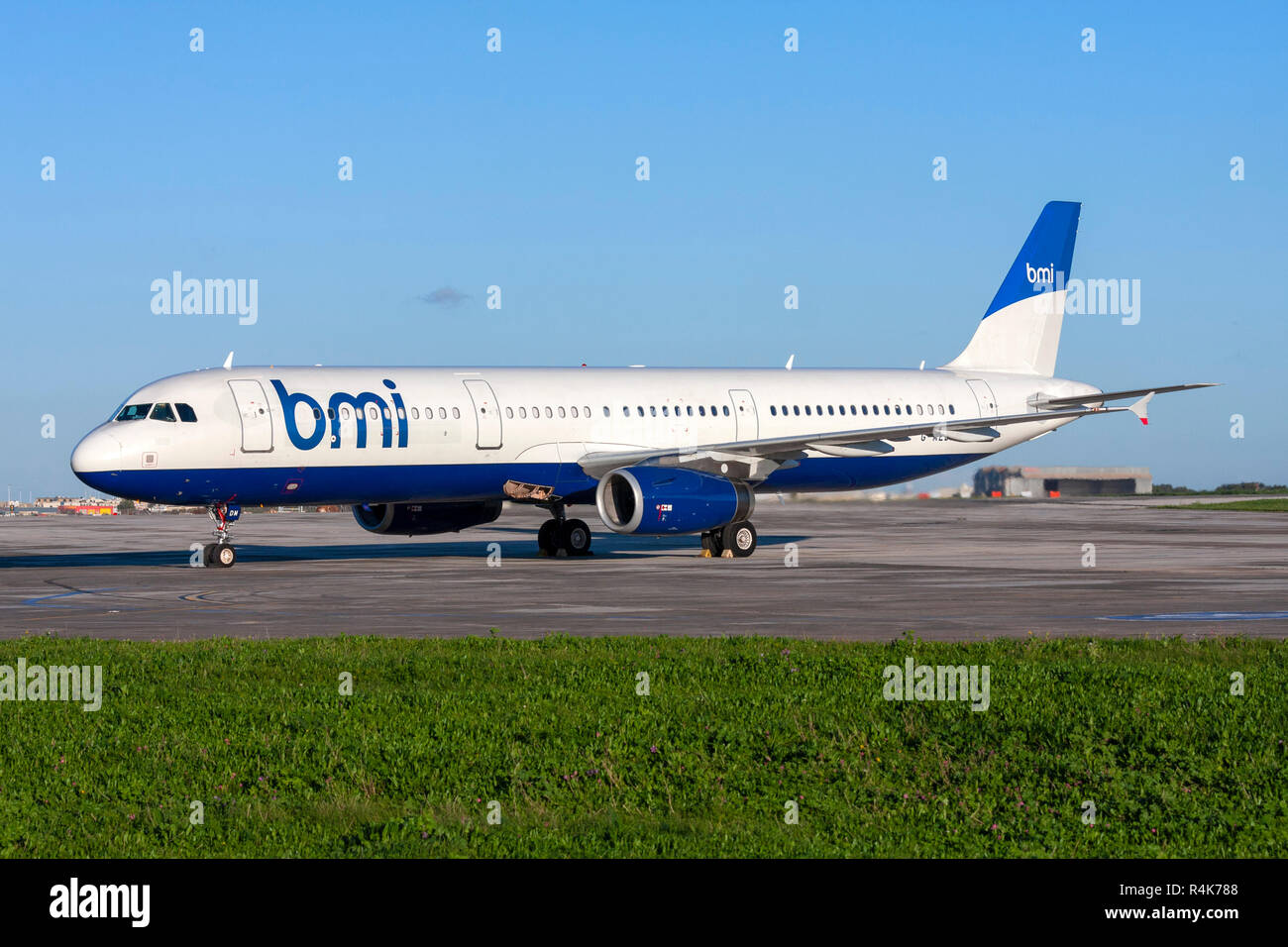 Midland international airport hi-res stock photography and images - Alamy