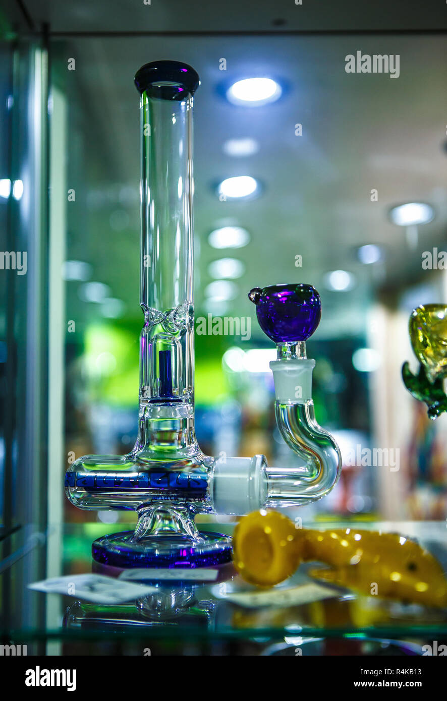 Glass bong hi-res stock photography and images - Alamy