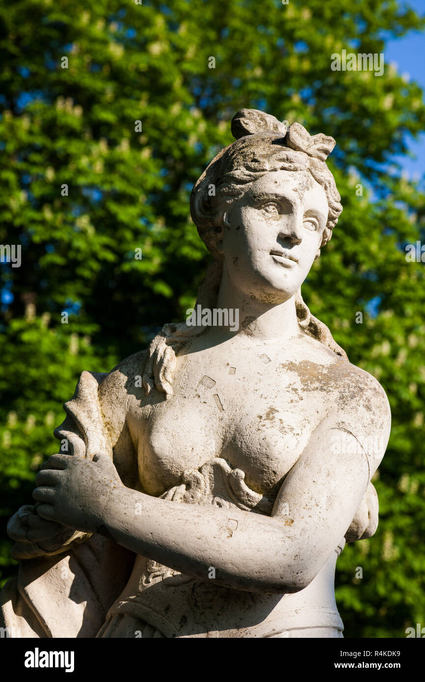 Parkstatue hi-res stock photography and images - Alamy