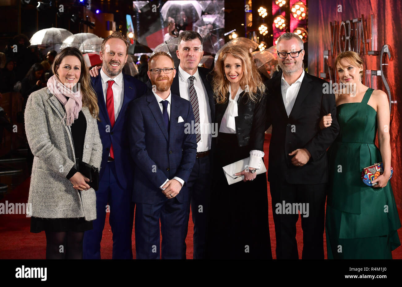 Kevin Smith (centre) and Ken McGaugh (second right) with the Visual Effects Team attending the Mortal Engines World Premiere held at Cineworld in Leicester Square, London. Stock Photo