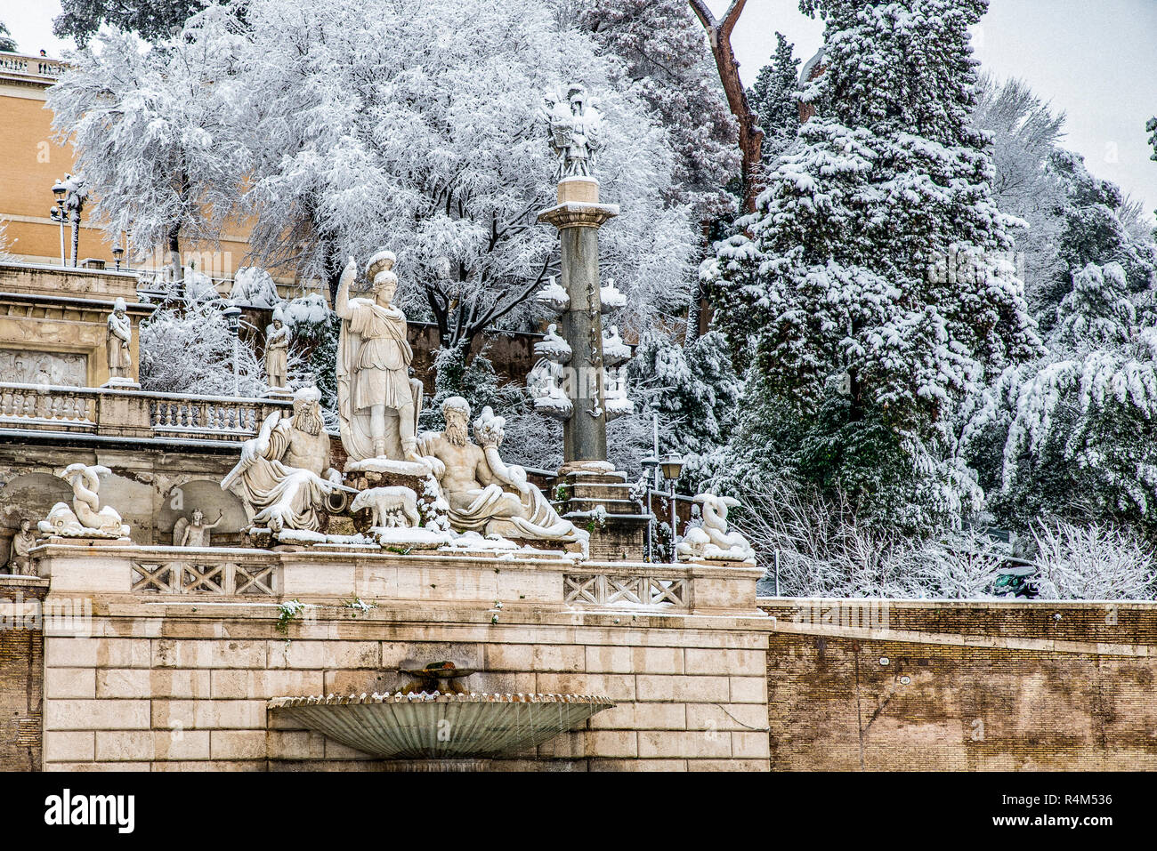 Italia, Lazio Rome Piazza del Popolo Statue with snow Stock Photo