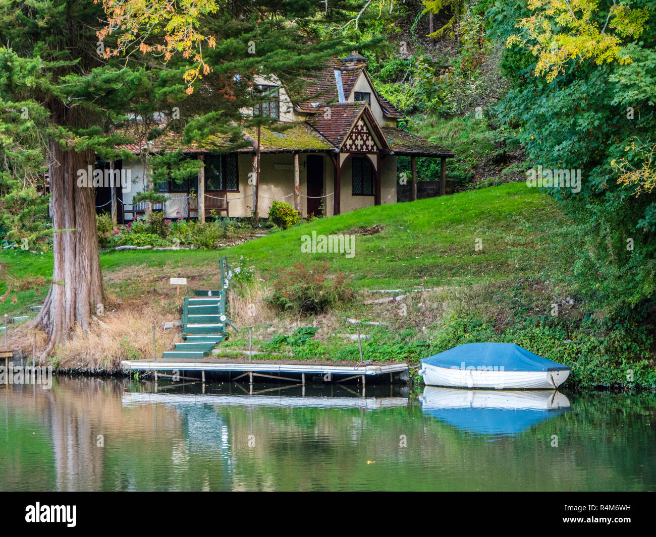 Berkshire river cookham riverside house hires stock photography and images Alamy
