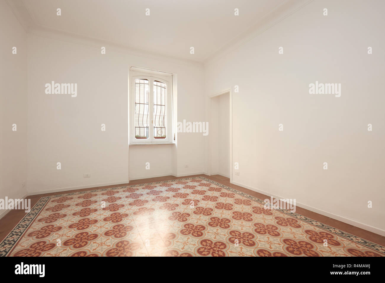 White, empty room with decorated floor in a renovated apartment Stock Photo