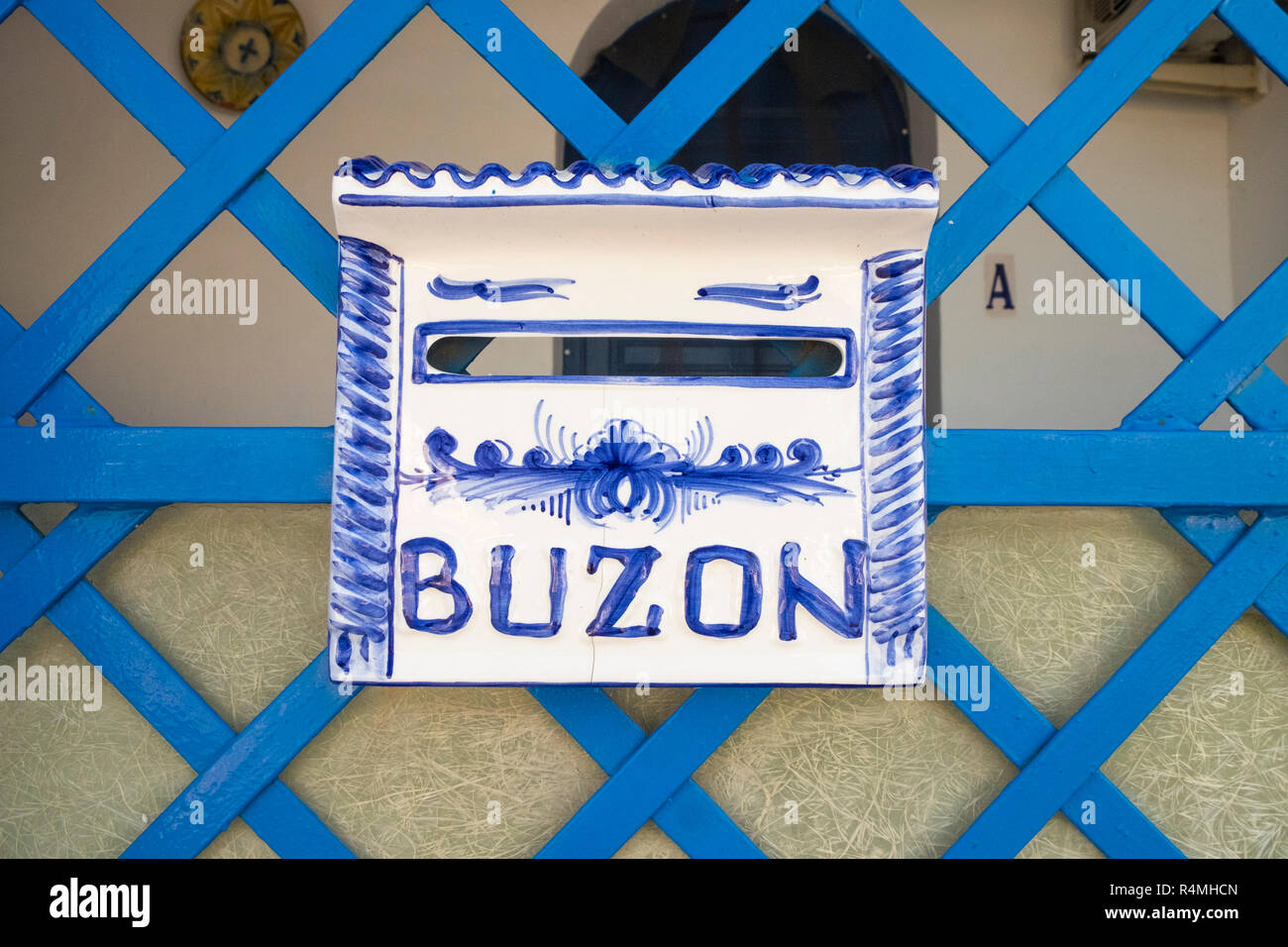 Letterbox letters spanish hi res stock photography and images Alamy