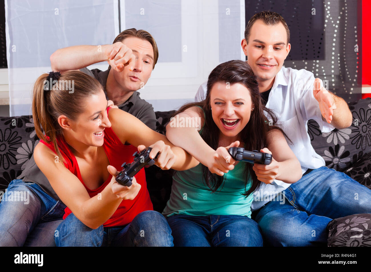Man plays video game woman hi-res stock photography and images - Alamy