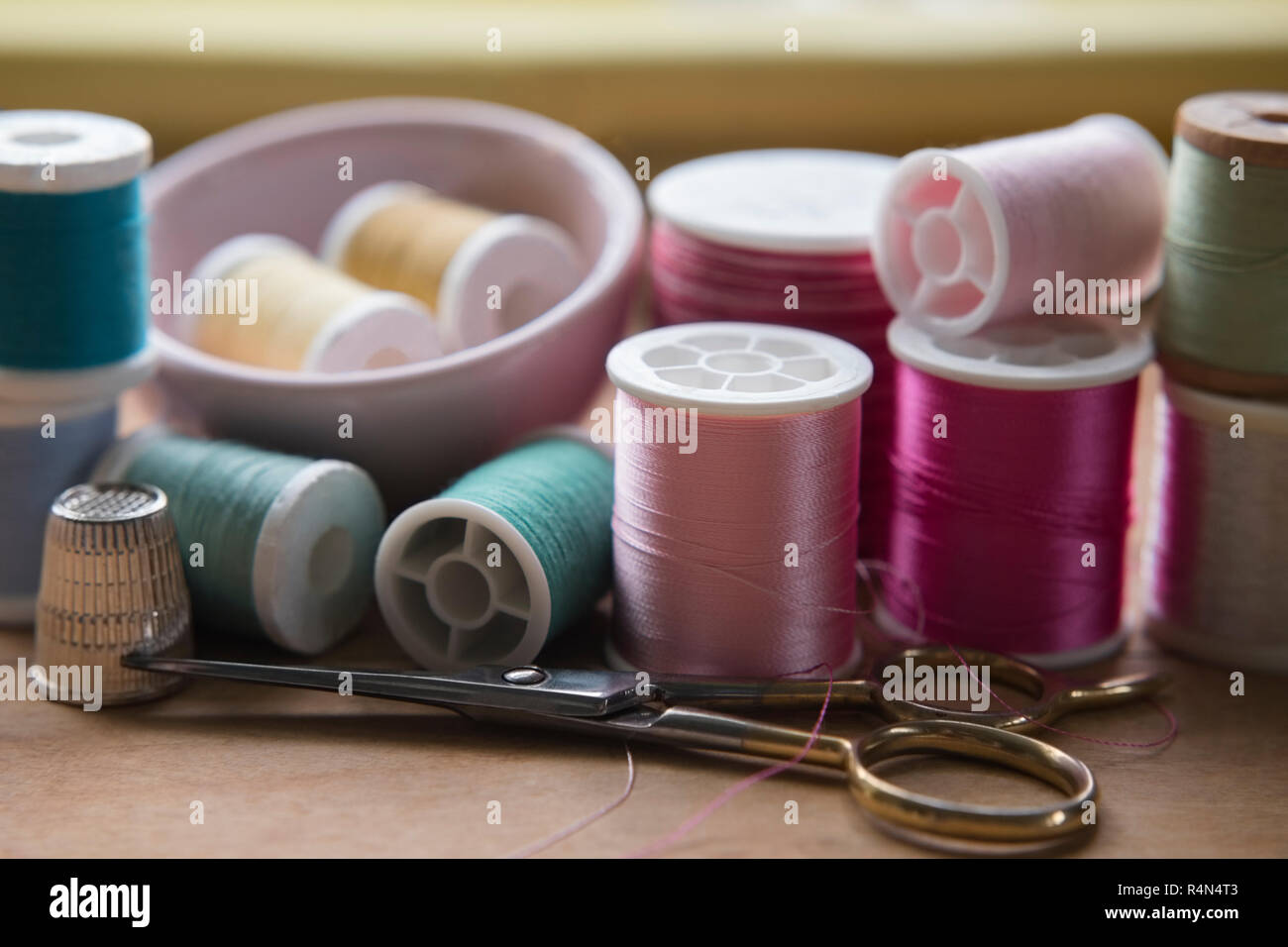 Image scissors hi-res stock photography and images - Alamy